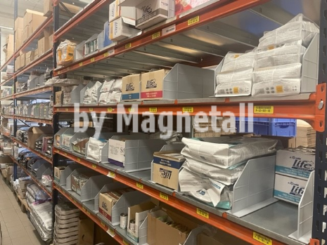 Metal shelves with Magnetall magnetic dividers Metal shelves with Magnetall magnetic dividers